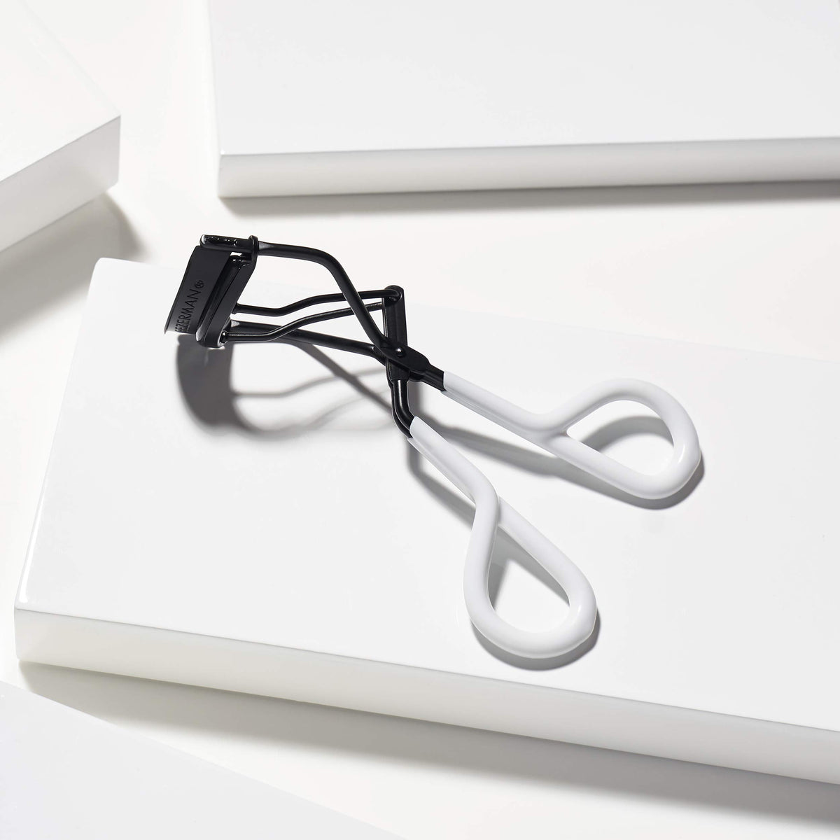 Tweezerman Great Grip Eyelash Curler for All Eye Shapes Onyx