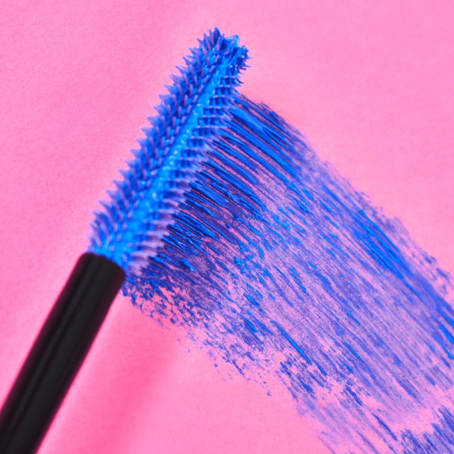essence | I Love Extreme Blue Crazy Volume Mascara | Vibrant & Colorful, Volumizing & Long-Lasting for Dramatic Lashes | Vegan & Cruelty Free Beauty and Personal Care Essence Cosmetics