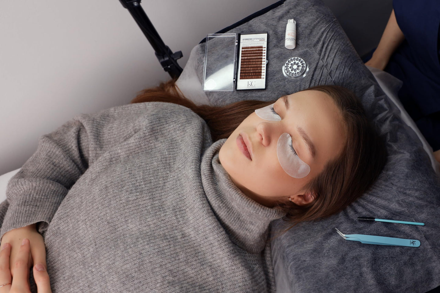 Eyebrow Extensions Kit with 1 x Trays of Mink Eyebrows in Brown Comes on Mixed Length Trays 5-8 Mm Mix, Eyebrow Extension Glue Clear & Extension Beauty and Personal Care KC Republic