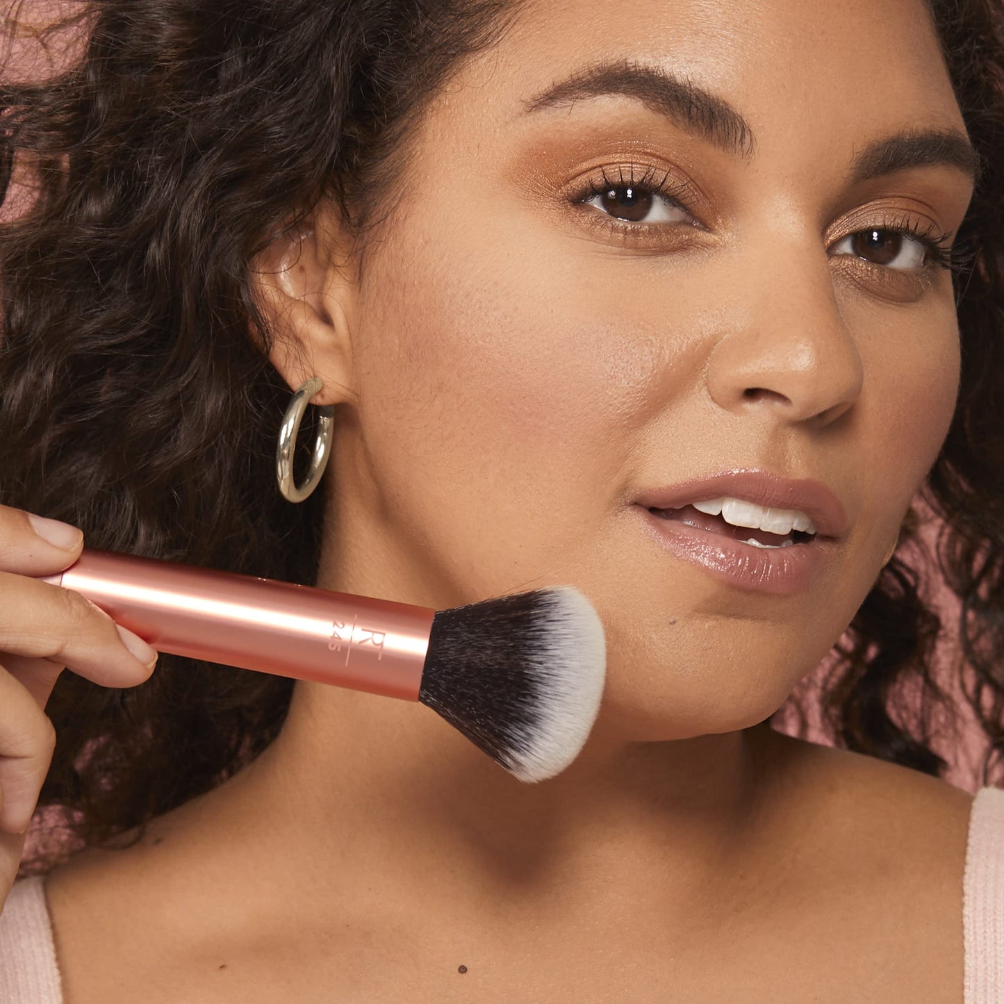 Real Techniques Everything Face Makeup Brush, Flawless Finish, Streak Free Makeup Application, For Foundation, & Powder Makeup Application, Fluffy Beauty & Personal Care Real Techniques