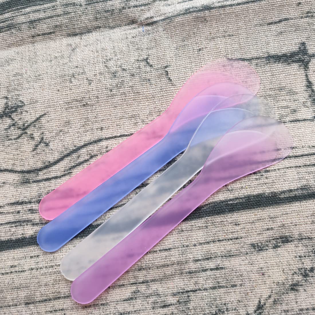 Jilukibo 100 Pcs Plastic Cosmetic Mask Mixing Spoon Spatulas, Multicolor 5 Inch Face Mask Spoon for Cream Facial Skin Care Spoon Beauty & Personal Care Jilukibo
