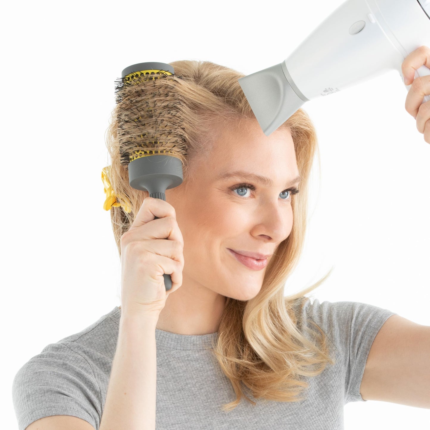 Drybar Double Pint Large Round Ceramic Brush - Round Brush for Blow Out Curls, Waves & Volume Beauty & Personal Care Drybar