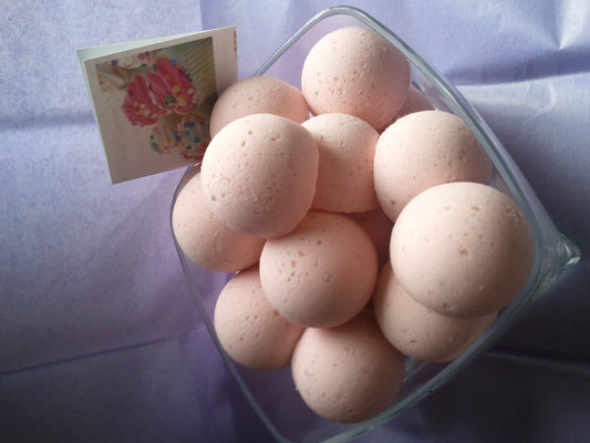 BUTTERCREAM CUPCAKE Bath Bomb Fizzies (14) 1 oz each with Shea Butter, Ultra Moisturizing (12 Oz) .Great for Dry Skin (Buttercream Cupcake) Beauty & Personal Care Spa Girl/Spa Pure