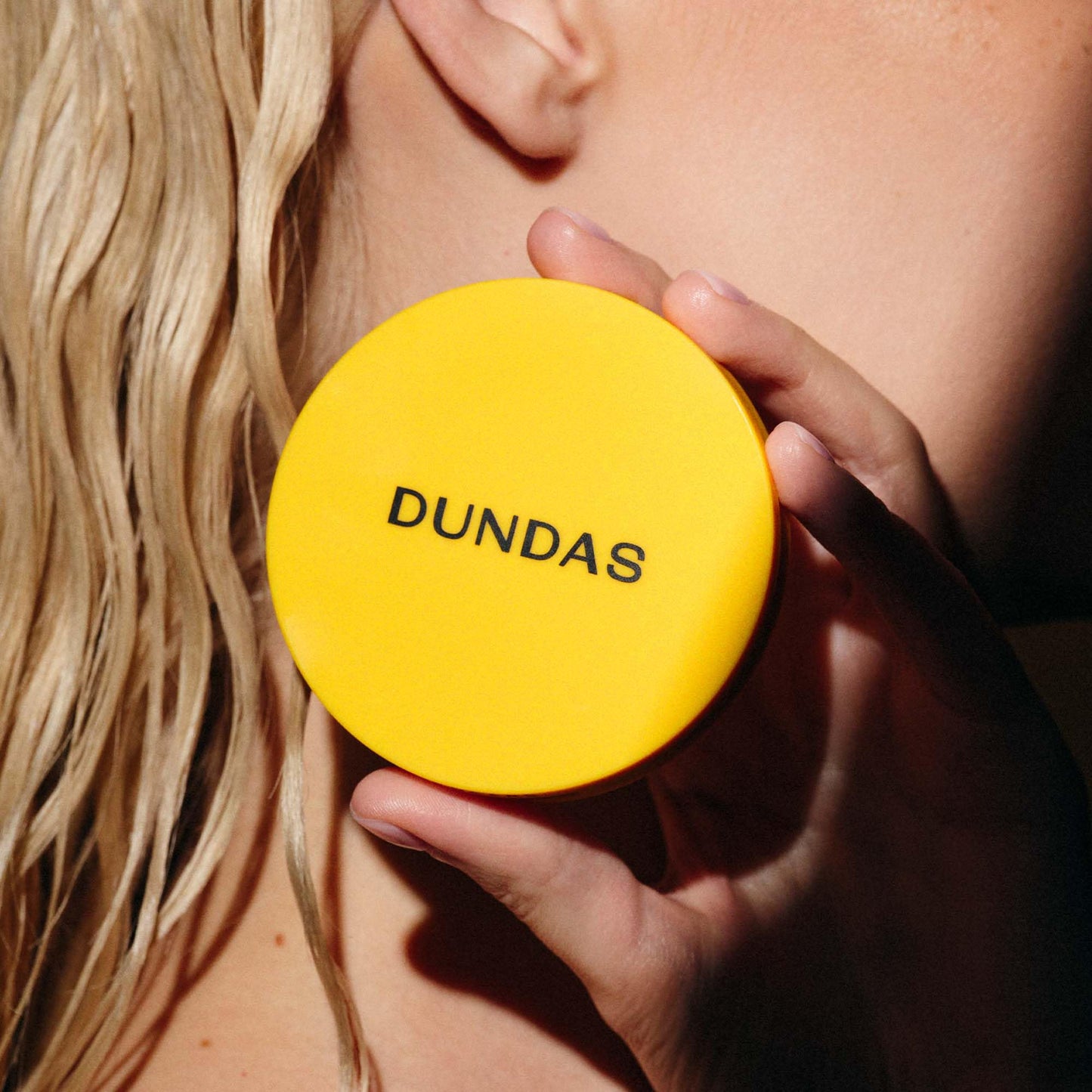 Dundas Bronzer Anonymous, Contour Powder for Face and Body, Bronzing Shimmer, Matte Finish, Face Make Up for All Skin Types, Cruelty Free Natural Beauty & Personal Care Peter Dundas