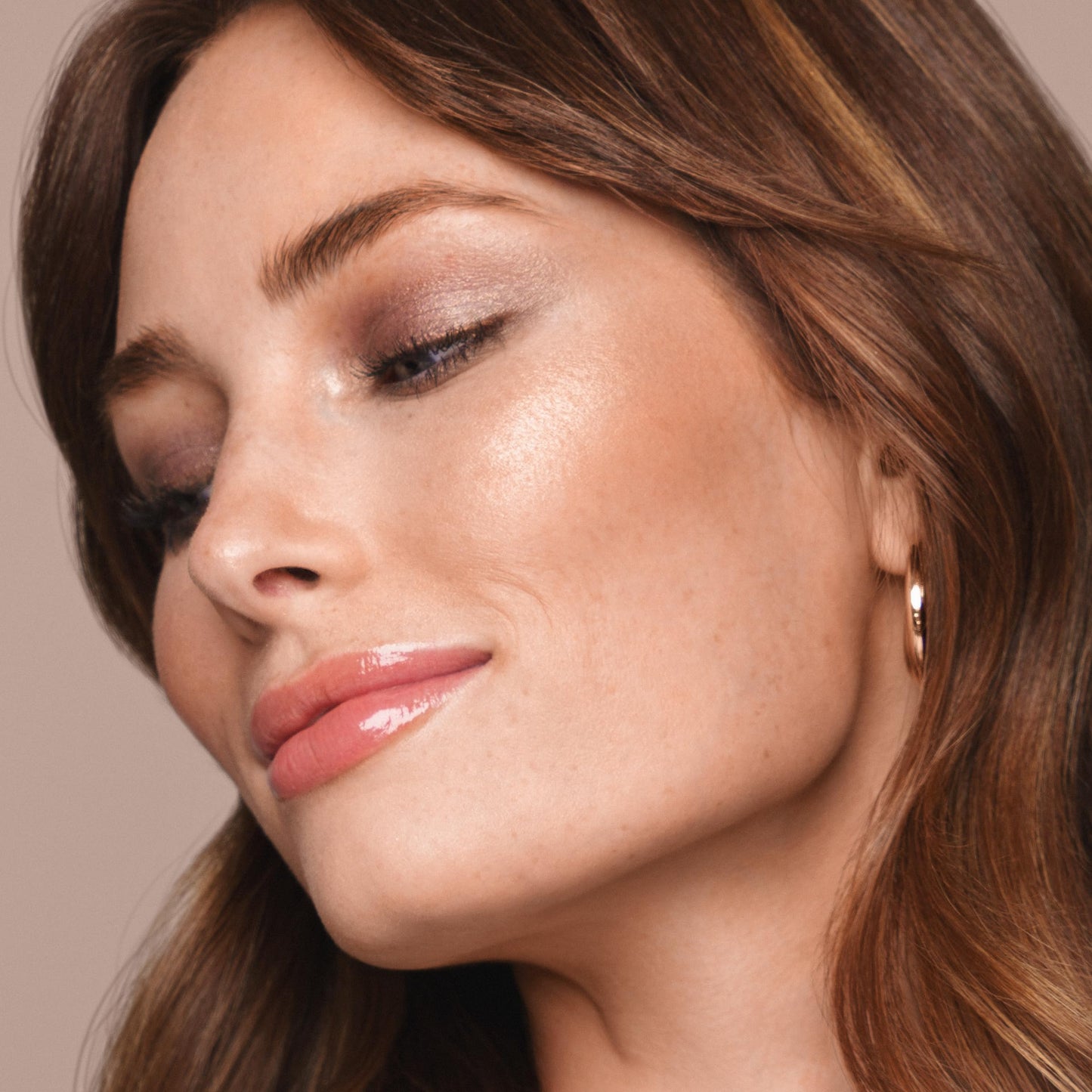 Jouer Powder Highlighter - Highlighter Powder for Face - Luminizer Makeup - Buildable Pigment - Talc, Paraben, Cruelty Free & Vegan - Skinny Dip Beauty & Personal Care Jouer
