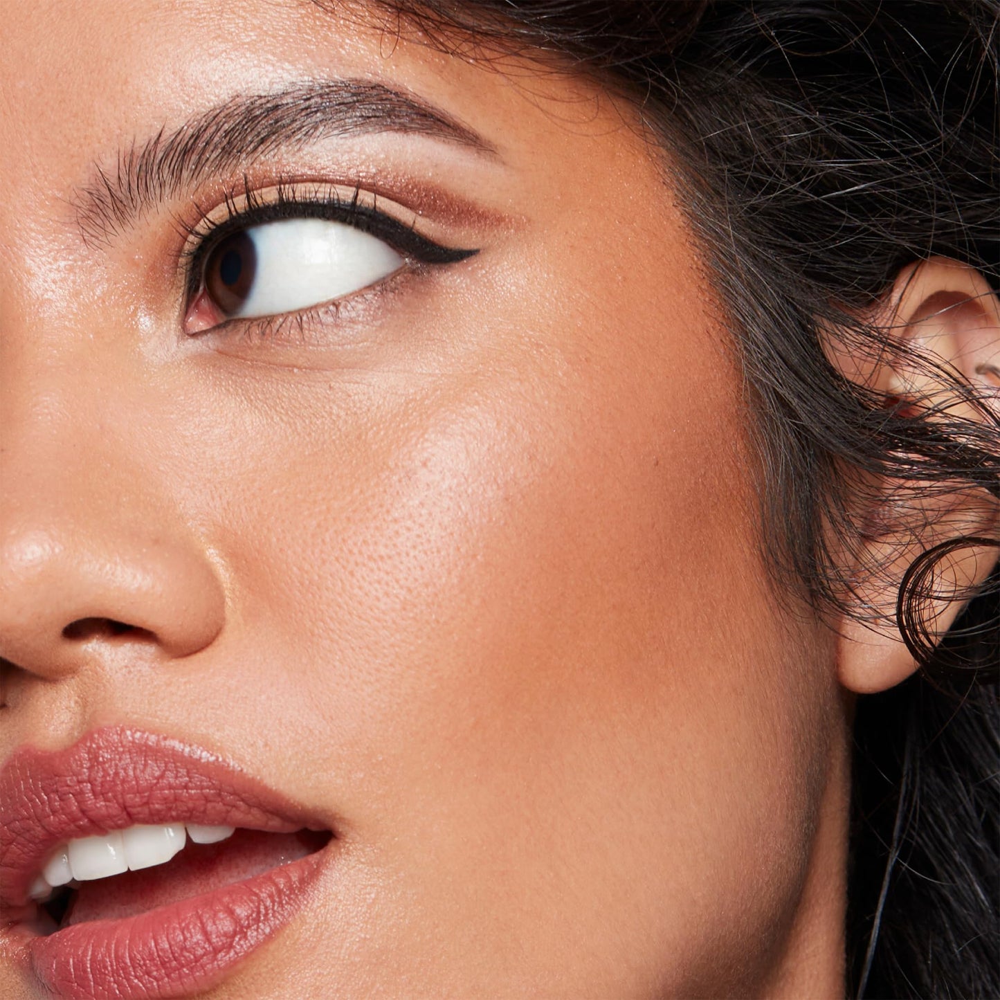 r.e.m. beauty by ariana grande | Hypernova Satin Matte Bronzer - Solar Storm | Silky Pressed Bronzing Powder for Natural-Looking Warmth, Breathable Beauty & Personal Care r.e.m. beauty