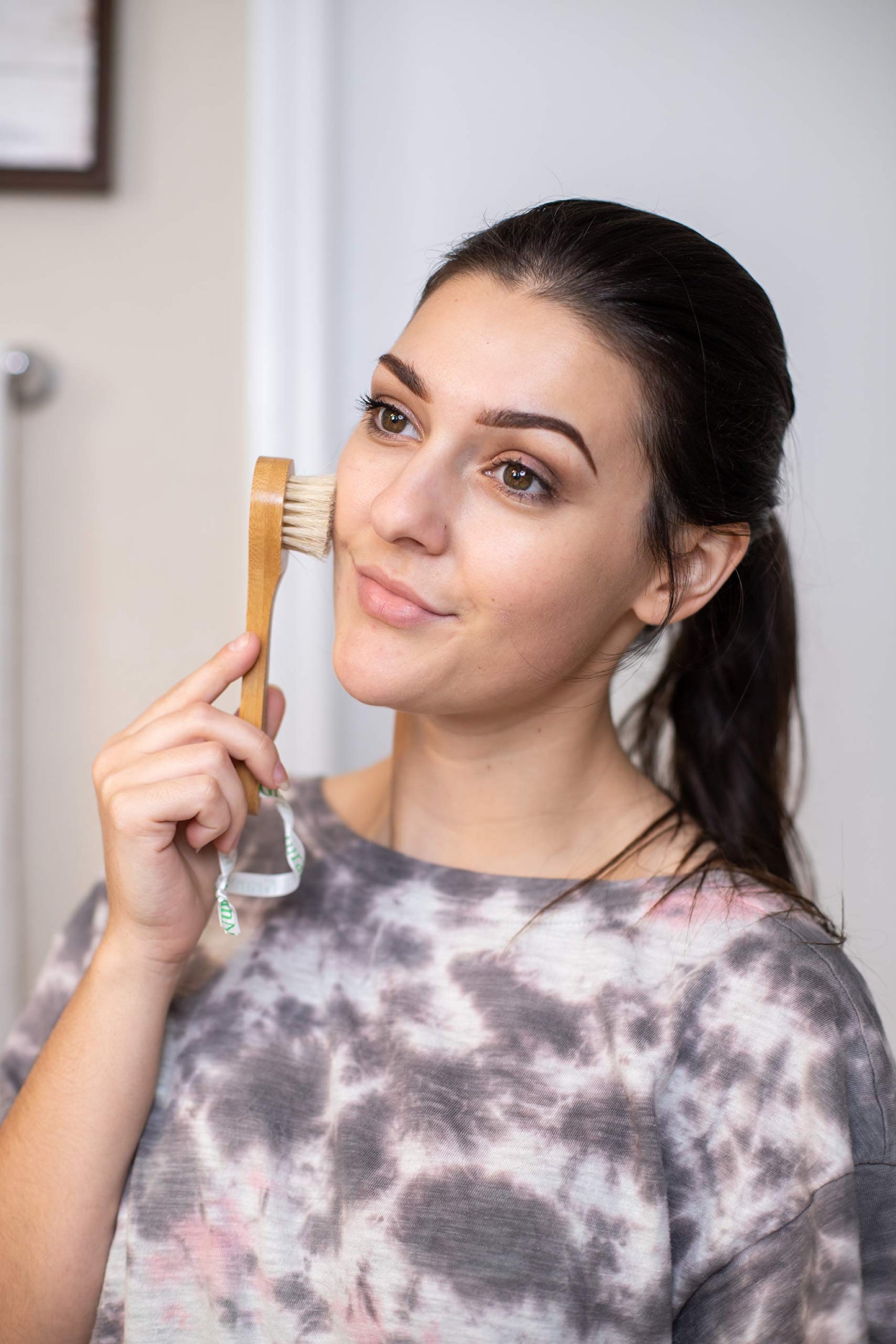 GranNaturals Manual Facial Brush Dry Brushing Scrubber - Stiff Boar Bristles for Exfoliation - Promotes Lymphatic Drainage, Deep Cleansing, Gentle Beauty & Personal Care GranNaturals