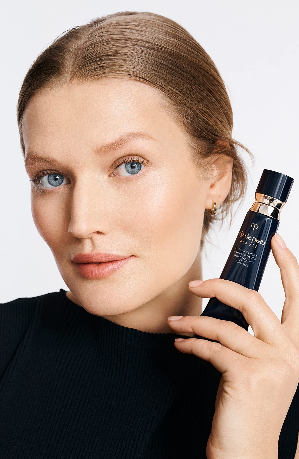 Clé de Peau Beauté, Radiant Cream Foundation SPF 25, B40 Beauty & Personal Care Clé de Peau Beauté