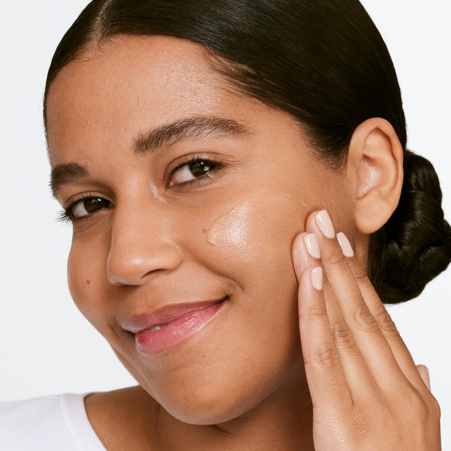 Clinique Moisture Surge Sheertint Hydrator Broad Spectrum SPF 25 | Tinted Moisturizer With SPF, Hyaluronic Acid + Aloe Water | Sheer Coverage, Natural Beauty and Personal Care Clinique