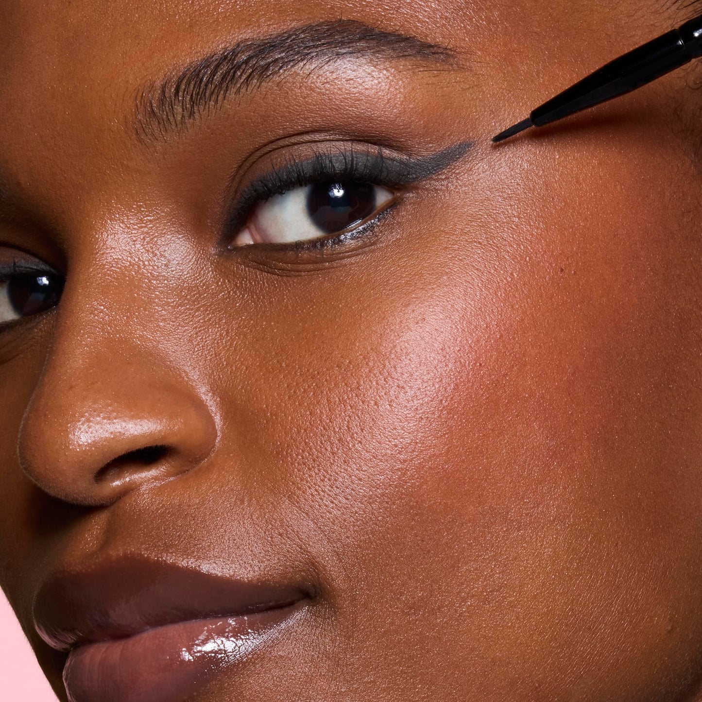 e.l.f. Ultra-Fine Eyeliner Brush, Pointed Tip For Creating Clean, Crisp Eye Makeup Looks, Use With Liquid, Cream & Kohl Formulas, Vegan Beauty & Personal Care e.l.f.