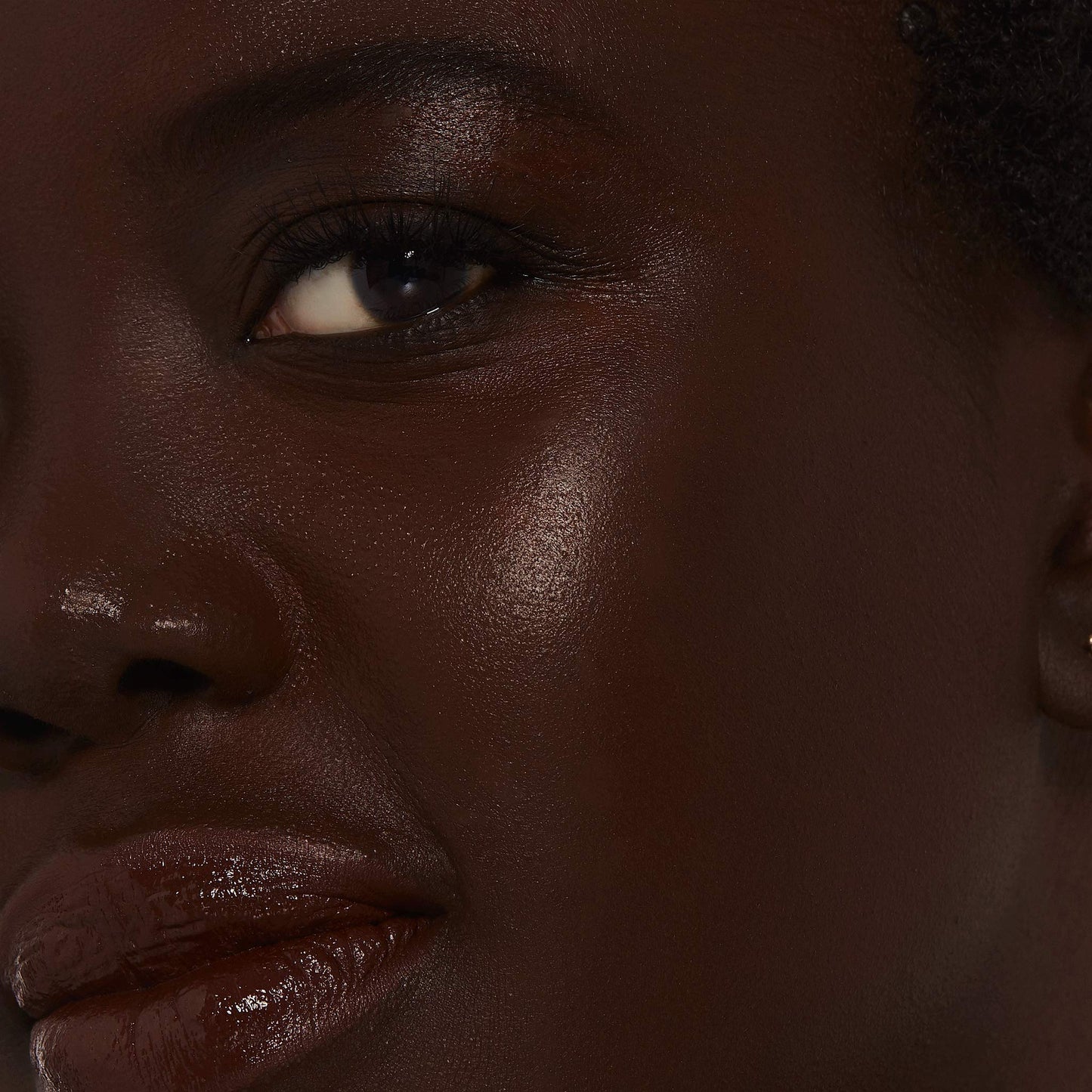 Milani Screen Queen Liquid Foundation Makeup - Cruelty Free Foundation With Digital Bluelight Filter Technology (Classic Alabaster) Beauty & Personal Care Milani