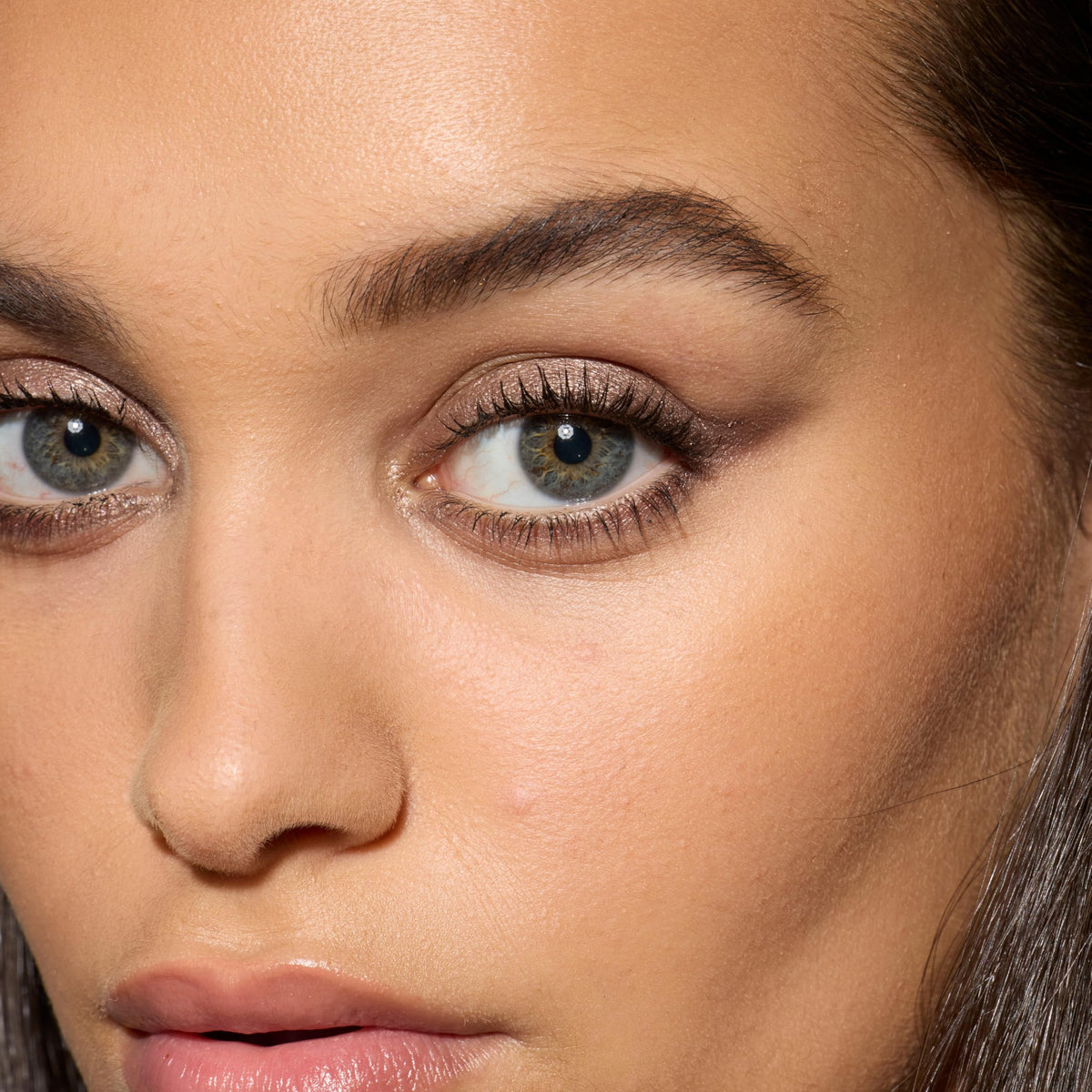 L'Oreal Paris Makeup Le Shadow Stick Eyeshadow, Blendable, Smudge-Resistant, Smokey Cream Eyeshadow, 250 Celestial Taupe