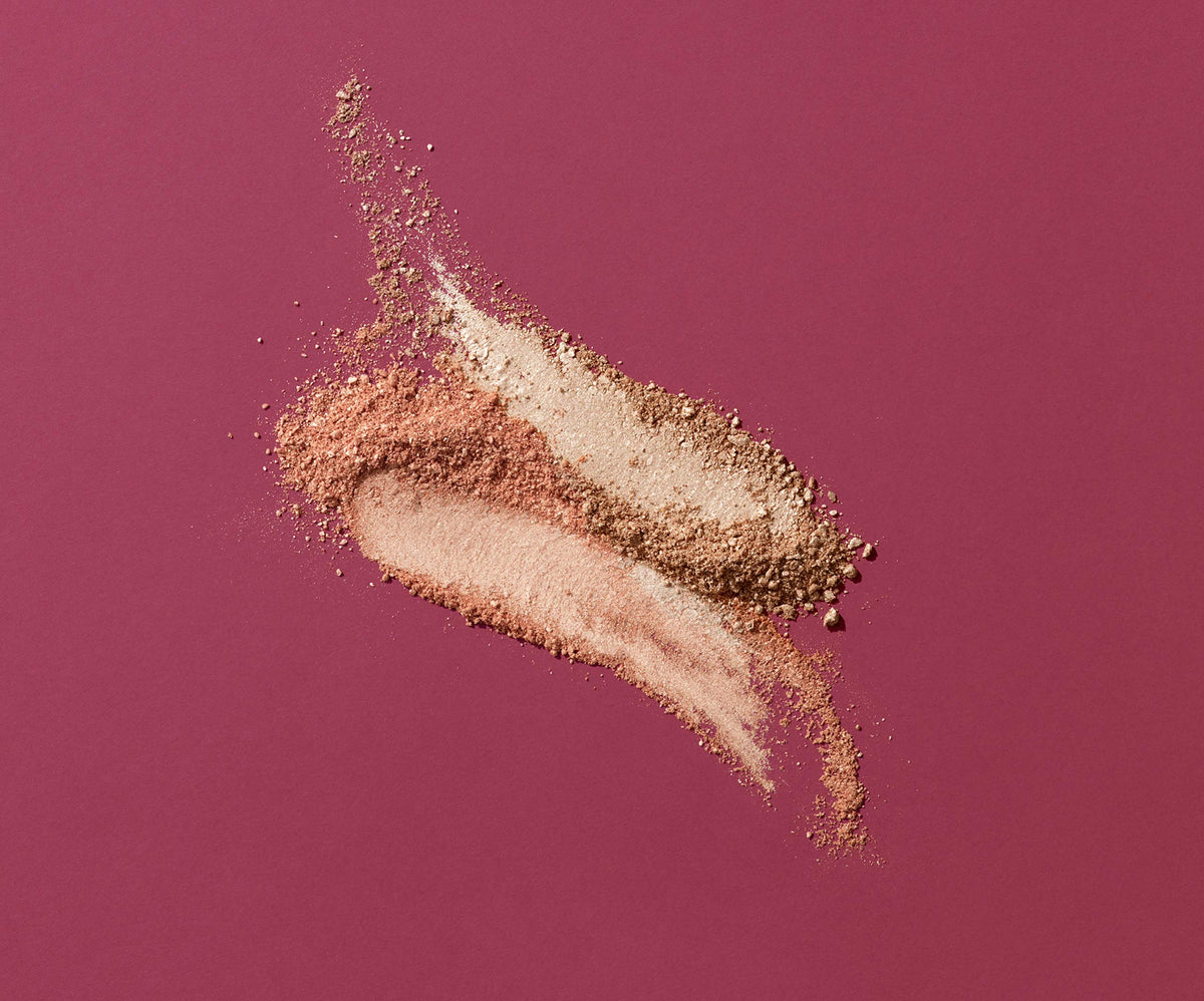 Wet n Wild, MegaGlo Hello Halo Blushlighter, Blush and Highlighter Duo, Soft and Buildable Shades with Ultra-reflective, Micro-fine Pearl Pigments