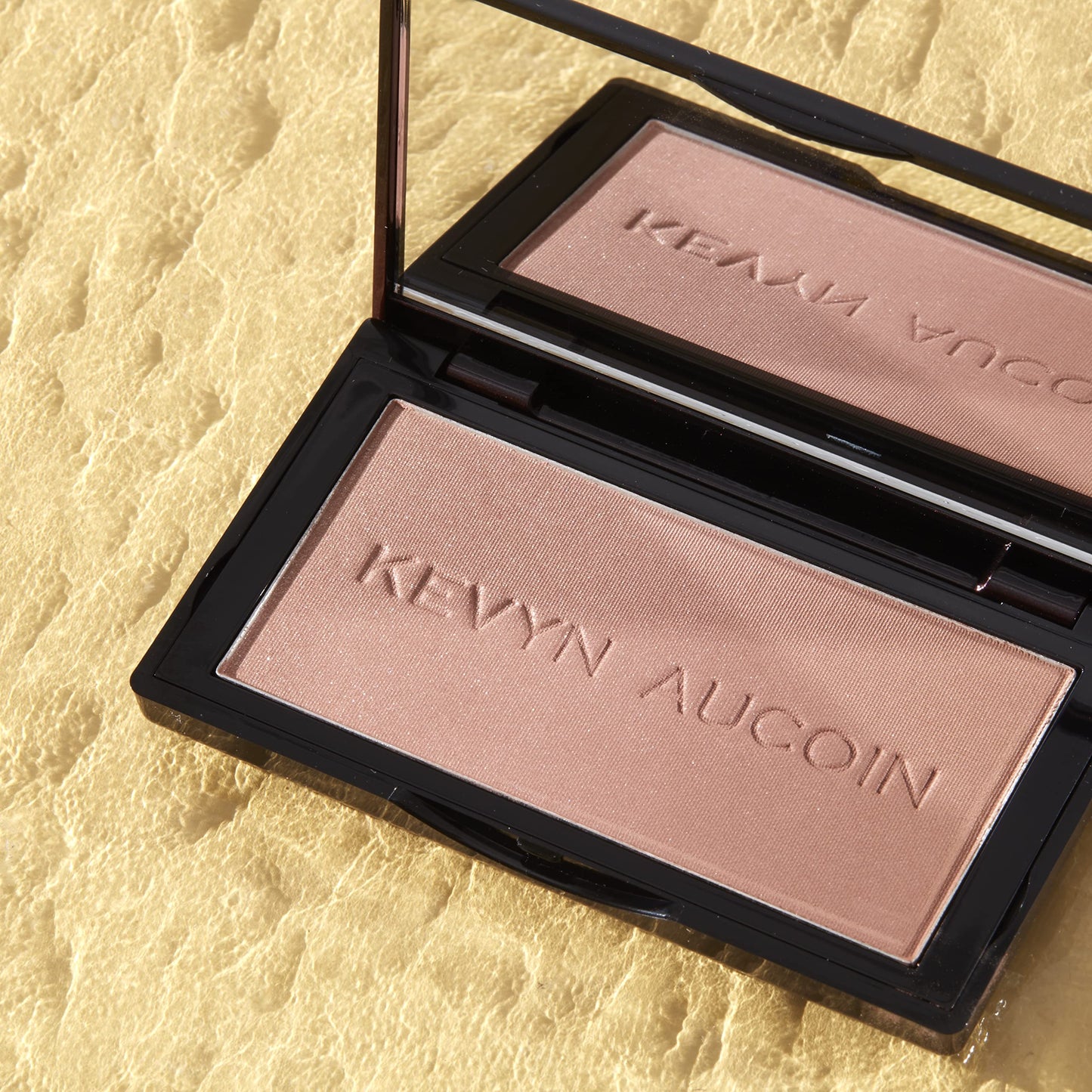 Kevyn Aucoin The Neo-Bronzer, Sunrise Light: 3 in 1 makeup palette. Highlighter, blush & bronzer in one smooth gradient makeup compact. Shimmer Beauty & Personal Care Kevyn Aucoin