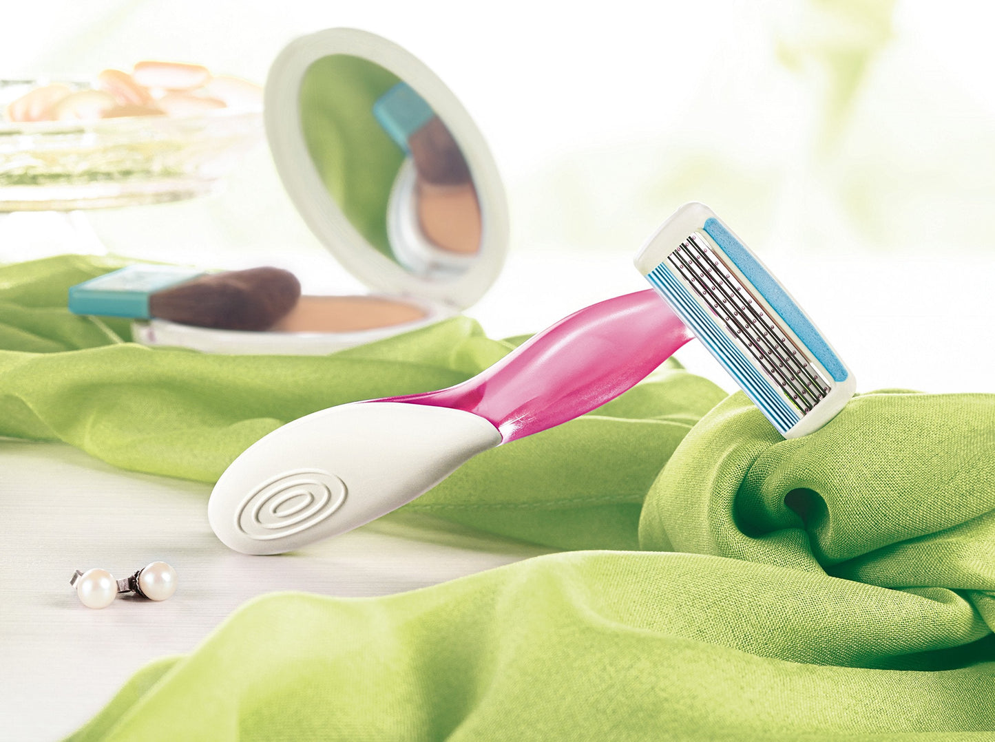 BIC Soleil Bella Colours 4-Blade Lady Razors - Pack of 3 - Spring Mounted Blades with Pivoting Head for Ultra Smooth Shave Beauty and Personal Care BIC
