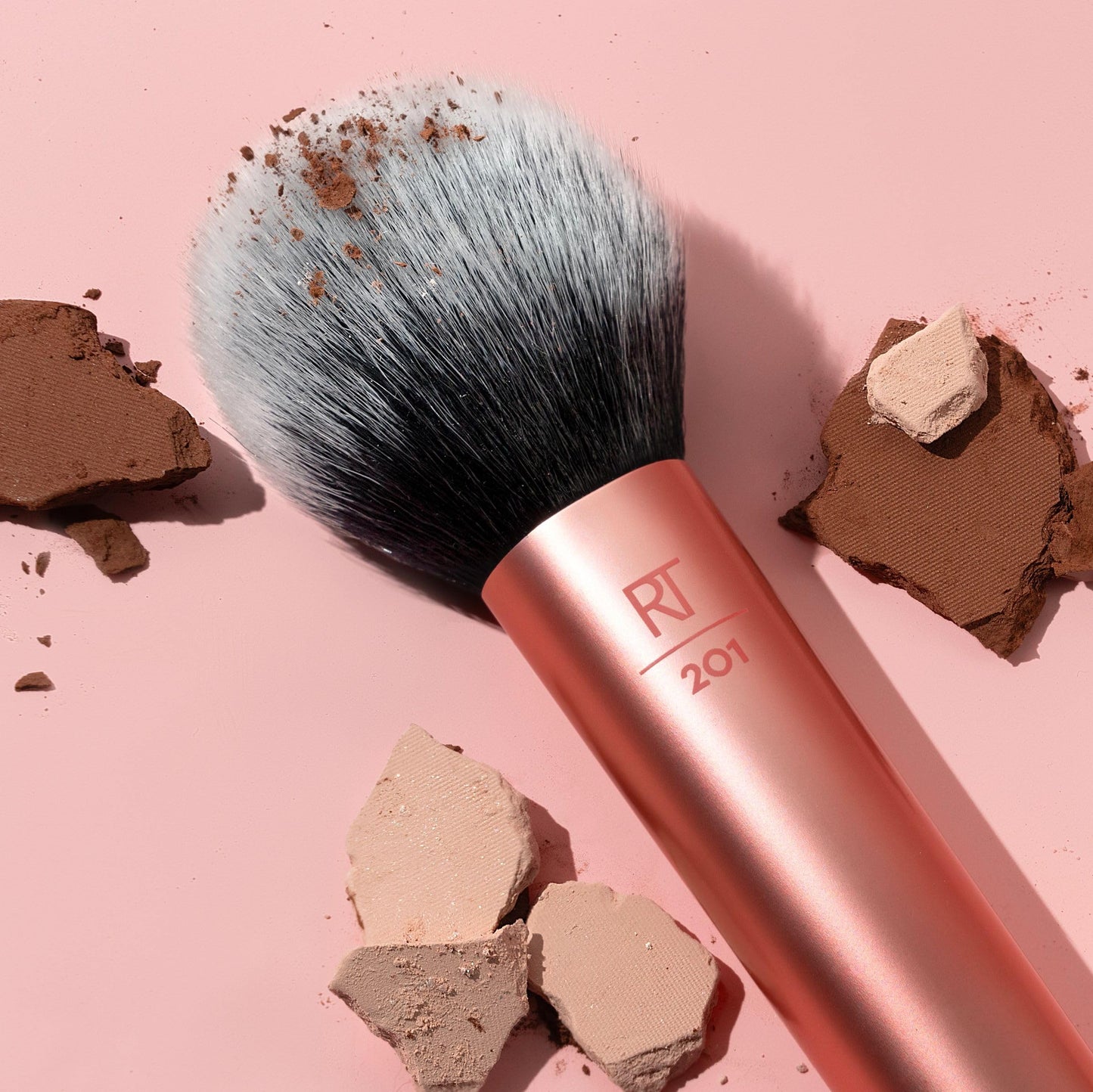 Real Techniques Ultra Plush Powder Makeup Brush, For Setting Powder, Bronzer, & Blush, Sheer, Buildable Coverage, Large, Fluffy Powder Brush, Vegan Beauty & Personal Care Real Techniques