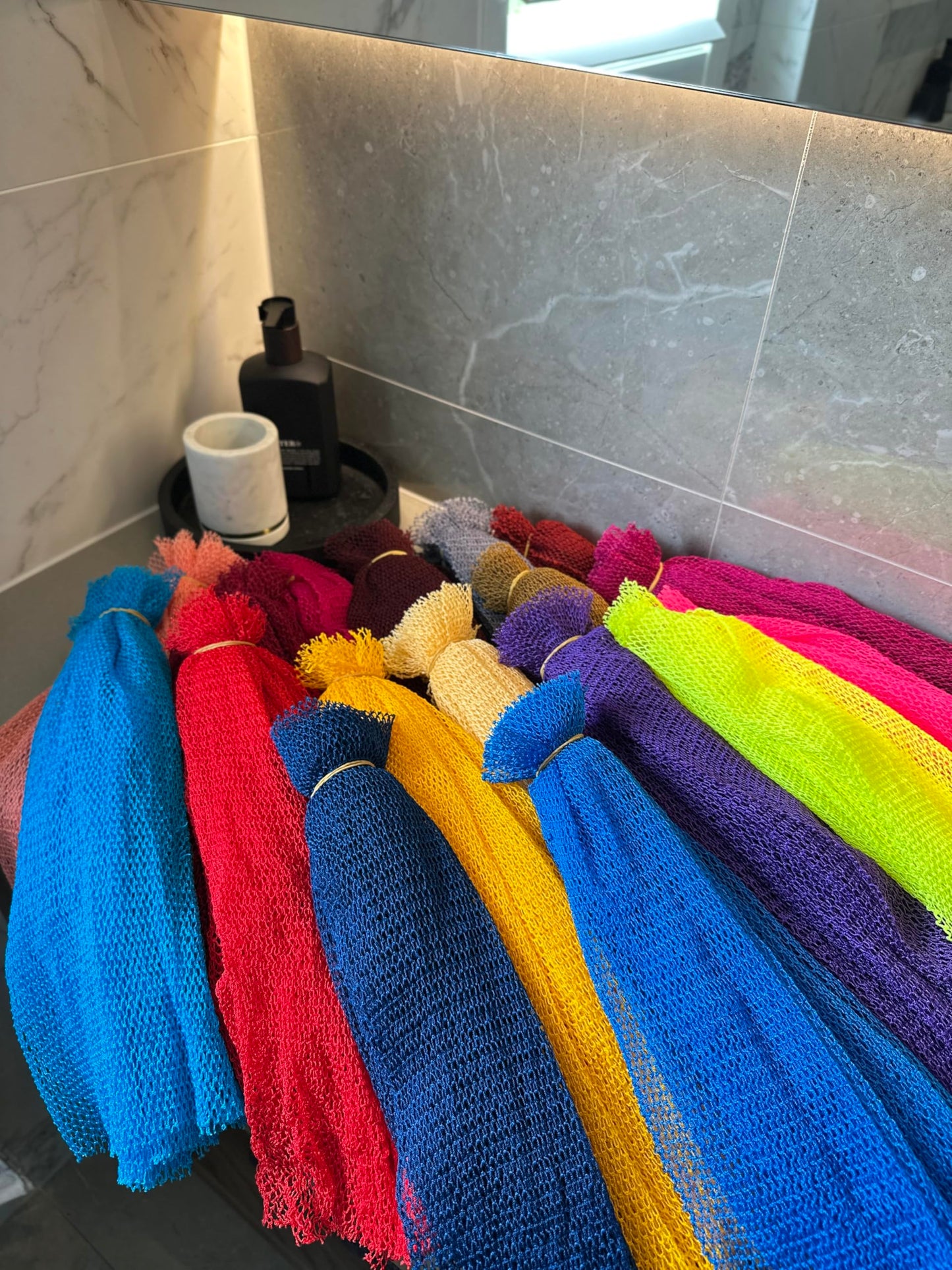 esponja para bañarse African Sponge net with Knots, Real, Long, exfoliating net Sponge with 22 Colors Available Made for Both Men and Women as Beauty and Personal Care AFRICANA BEAUTY