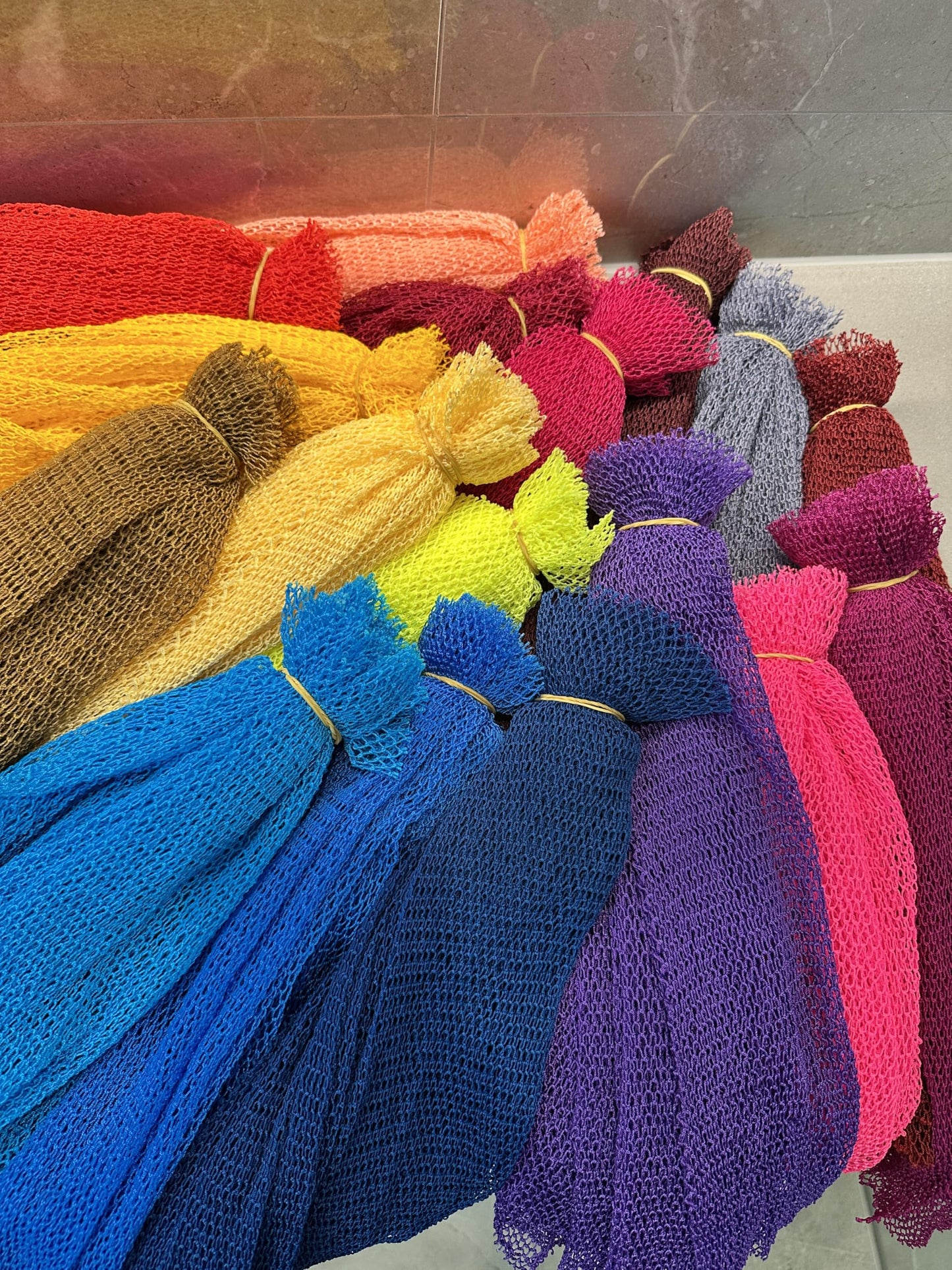esponja para bañarse African Sponge net with Knots, Real, Long, exfoliating net Sponge with 22 Colors Available Made for Both Men and Women as Beauty and Personal Care AFRICANA BEAUTY