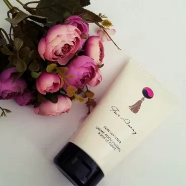 Avon Perfumed Skin Softener - Far Away 5 oz...