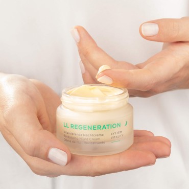 ANNEMARIE BÖRLIND - LL REGENERATION Revitalizing N...