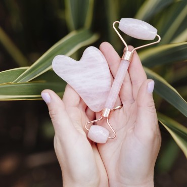 BRÜUN Jade Roller and Gua Sha Kit of Pink Color Ro...