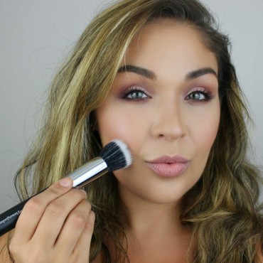 Large Stippling Foundation Makeup Brush - Beauty J...