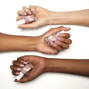 Essie GelCouture 130 touch up