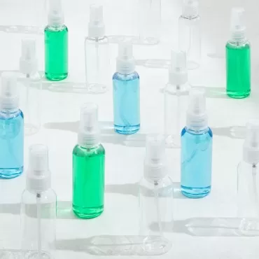 Youngever 20 Pack Plastic Spray Bottles, Refillable Plastic Spray Bottles with Lids, Clear Empty Fine Mist Plastic Mini Travel Bottles (1 Ounce)