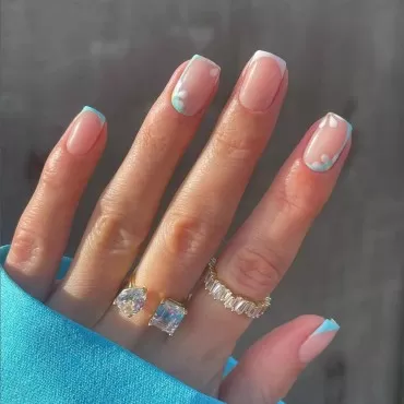 French Tip Press on Nails Short Nails for Women,KXAMELIE Square Glue on Nails Short Fake Nails With Baby Blue Vivid Daisy Design Acrylic Nails Glue on Thick&Natural False Nails Gel Cute Nails Set for Summer Mani
